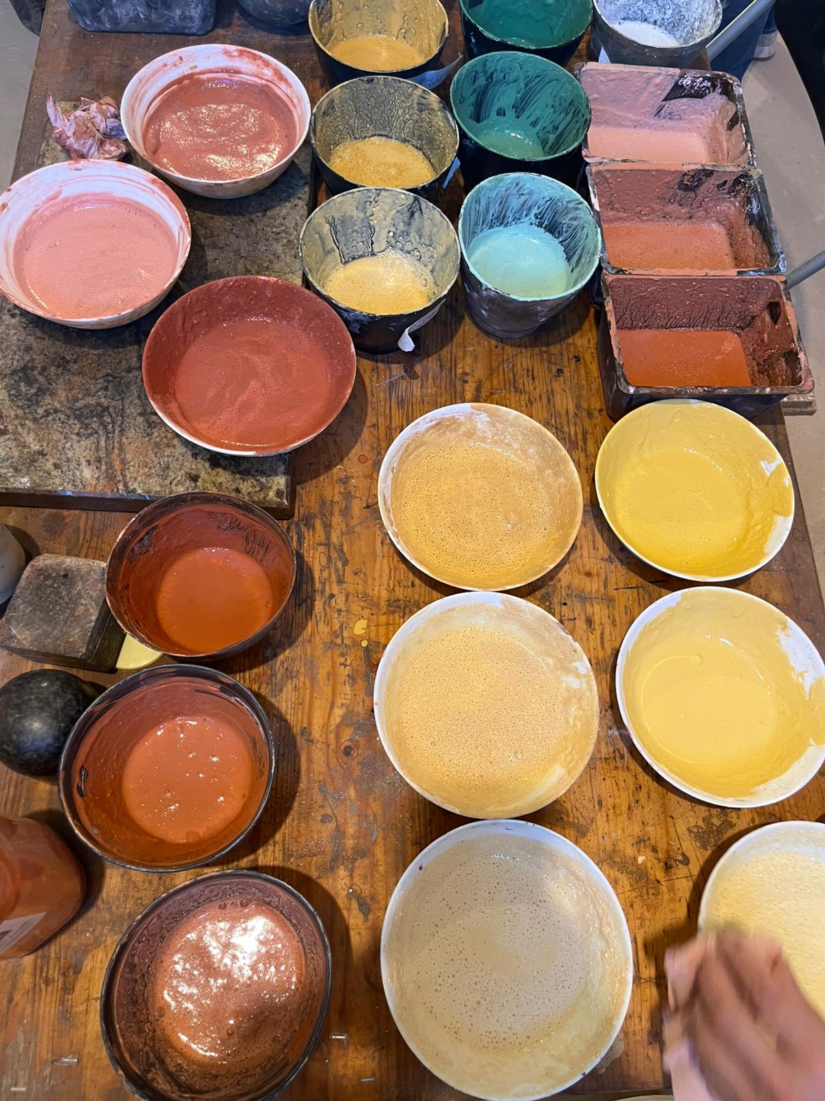 Demi-journée atelier “peintures naturelles” (huile, farine, caséine, badigeon et ocres) – Image 6