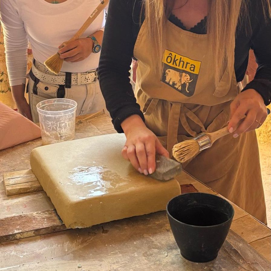 Cirage du stuc à la chaux en atelier